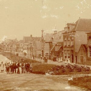 Gedempte Venedie in Enkhuizen met verschillende huizen uit die straat.