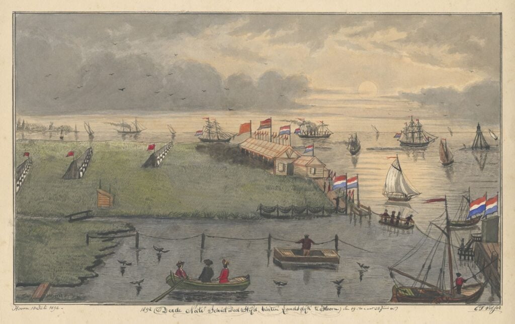 schietwedstrijd bij de haven van Hoorn in 1892 met op de voor- en achtergrond allerlei schepen en bootjes