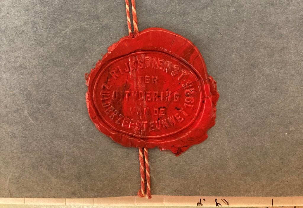 Zegel van de Rijksdienst ter uitvoering van de Zuiderzeesteunwet.
