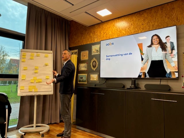 Man presenteert over Archiefwet