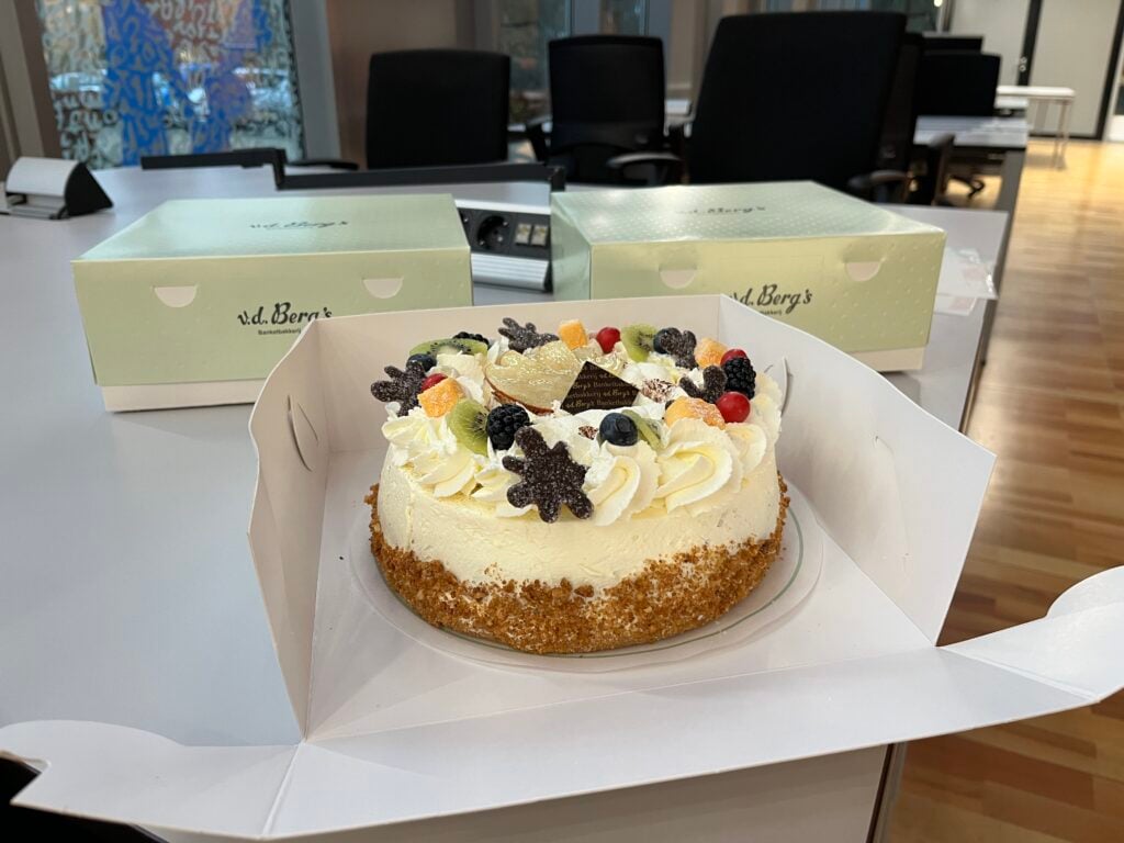 De taart die de winnaars van de prijsvraag hebben gewonnen