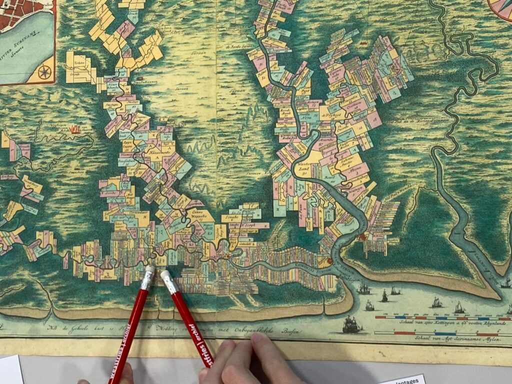 Kaart van Suriname. Waar lag plantage Monnickendam?