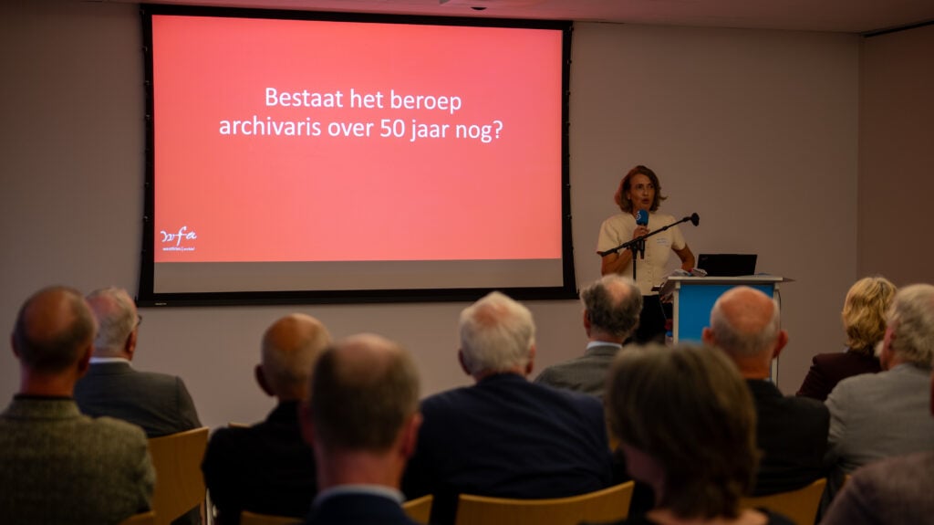 foto van stelling: bestaat het beroep archivaris over 50 jaar nog?
